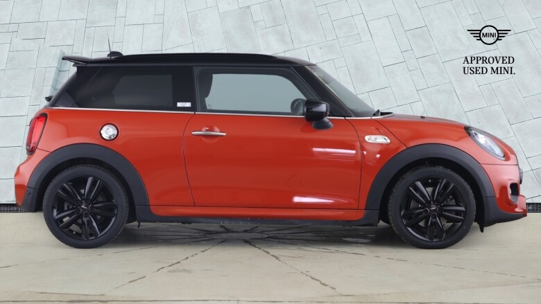 MINI Hatchback 2.0 Cooper S Sport 3dr [Comfort/Nav Pack] Petrol Hatchback
